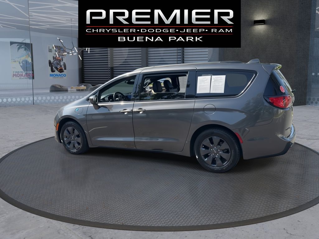 Used 2020 Chrysler Pacifica - photo 2
