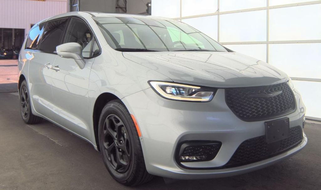 Used 2022 Chrysler Pacifica - photo 5