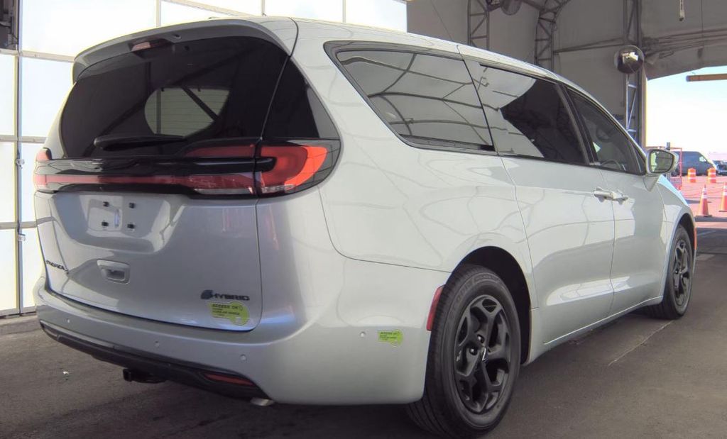 Used 2022 Chrysler Pacifica - photo 6