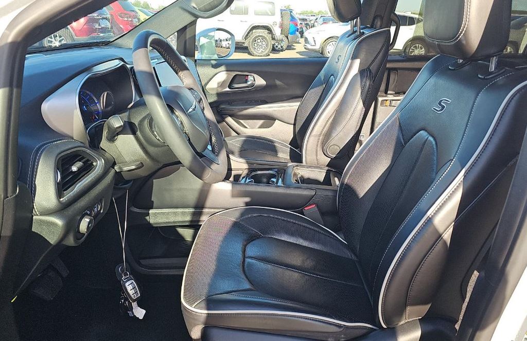 Used 2022 Chrysler Pacifica - photo 9