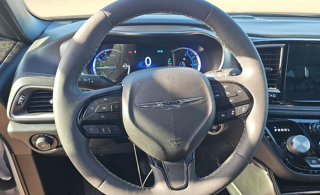 Used 2022 Chrysler Pacifica - photo 10