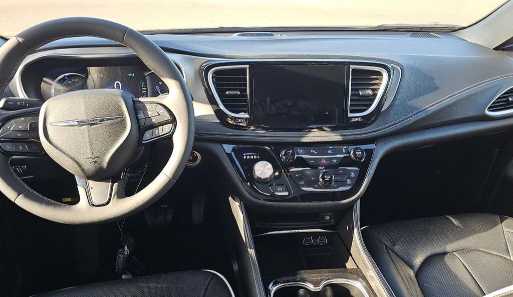 Used 2022 Chrysler Pacifica - photo 11