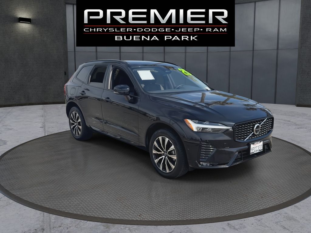 Used 2025 Volvo XC60 - photo 2