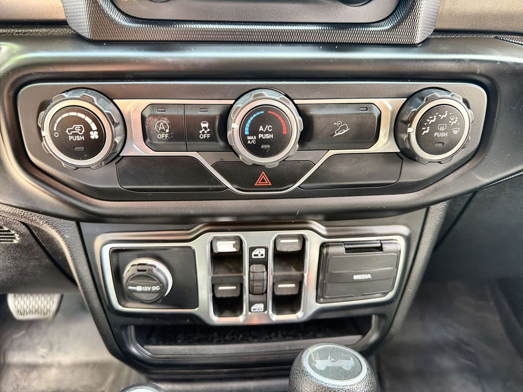 Used 2020 Jeep Wrangler - photo 18