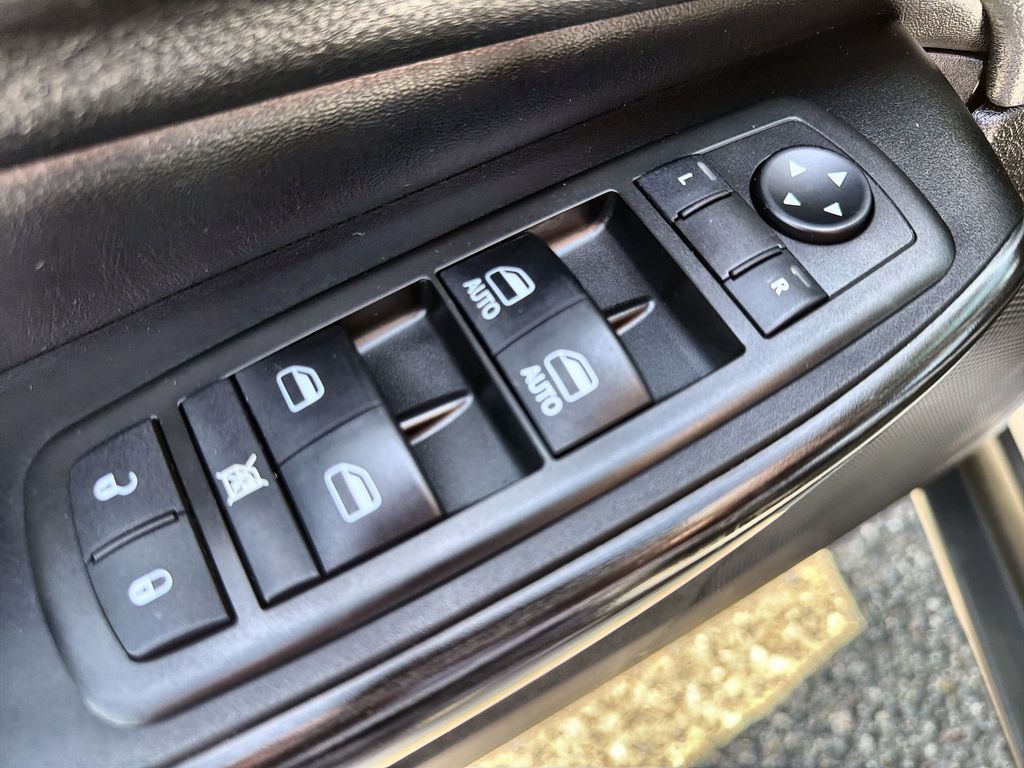 Used 2014 Jeep Cherokee - photo 17