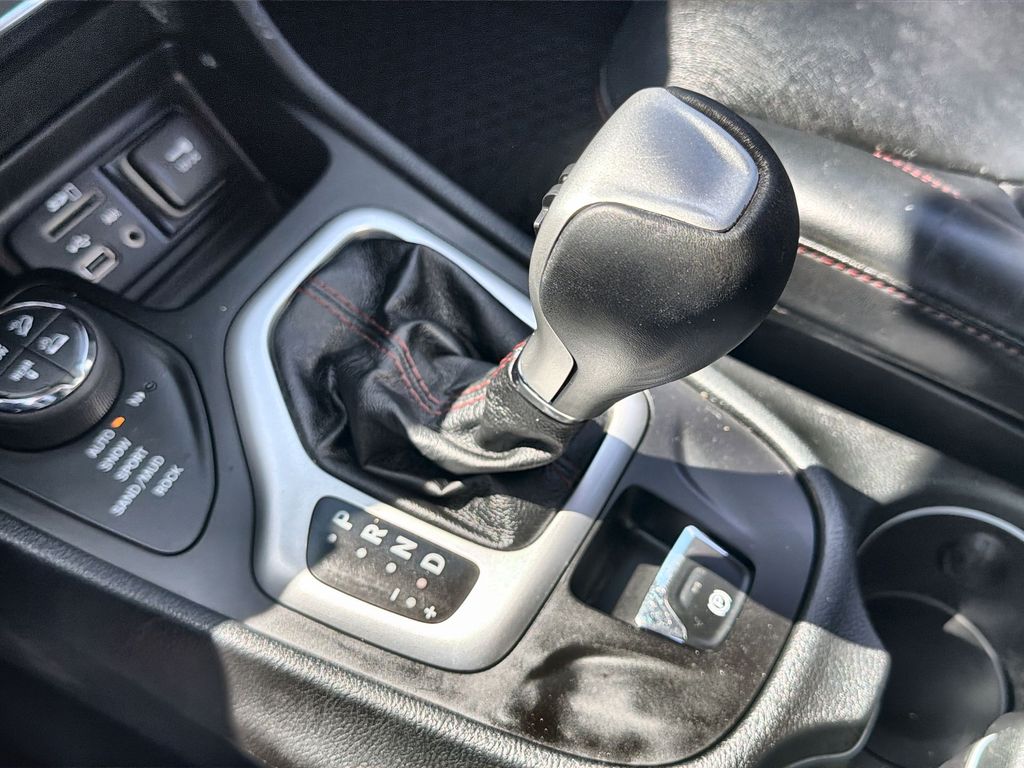 Used 2014 Jeep Cherokee - photo 22