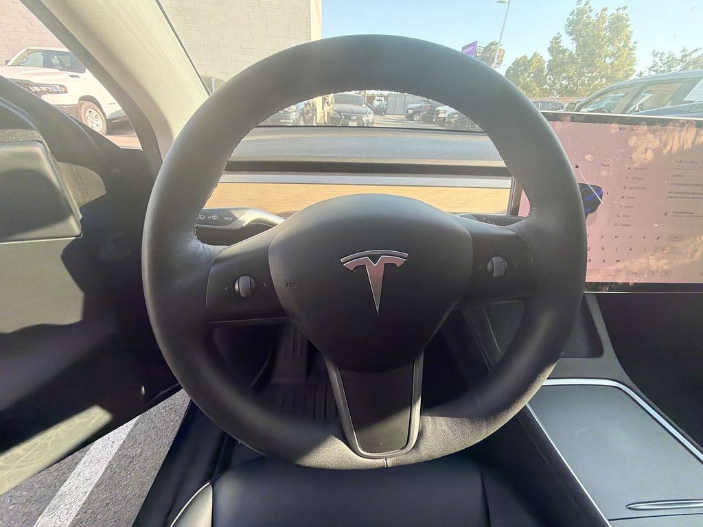 Used 2022 Tesla Model Y - photo 5