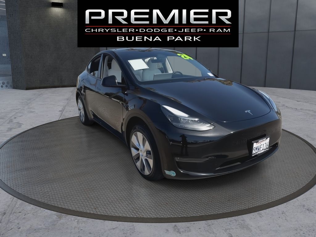 Used 2024 Tesla Model Y - photo 2