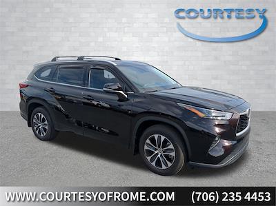 Used 2022 Toyota Highlander XLE SUV for sale #25FT743A - photo 1