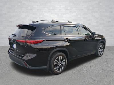 Used 2022 Toyota Highlander XLE SUV for sale #25FT743A - photo 2