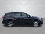 Used 2022 Toyota Highlander XLE SUV for sale #25FT743A - photo 5