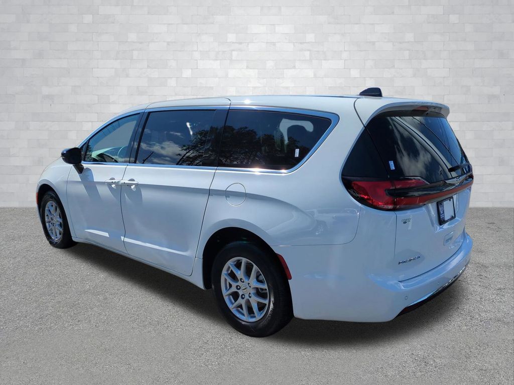 Used 2025 Chrysler Pacifica - photo 9