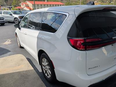 Used 2025 Chrysler Pacifica - photo 1
