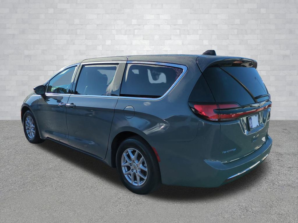 Used 2025 Chrysler Pacifica - photo 9