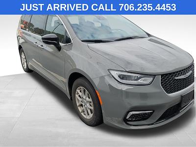 Used 2025 Chrysler Pacifica - photo 1