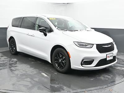 Used 2024 Chrysler Pacifica Touring L Minivan for sale #01P2801 - photo 1