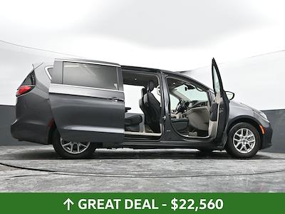 Used 2023 Chrysler Pacifica - photo 1