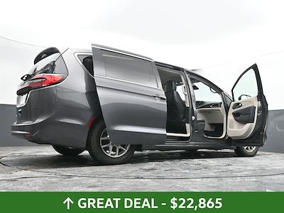 Used 2023 Chrysler Pacifica - photo 1
