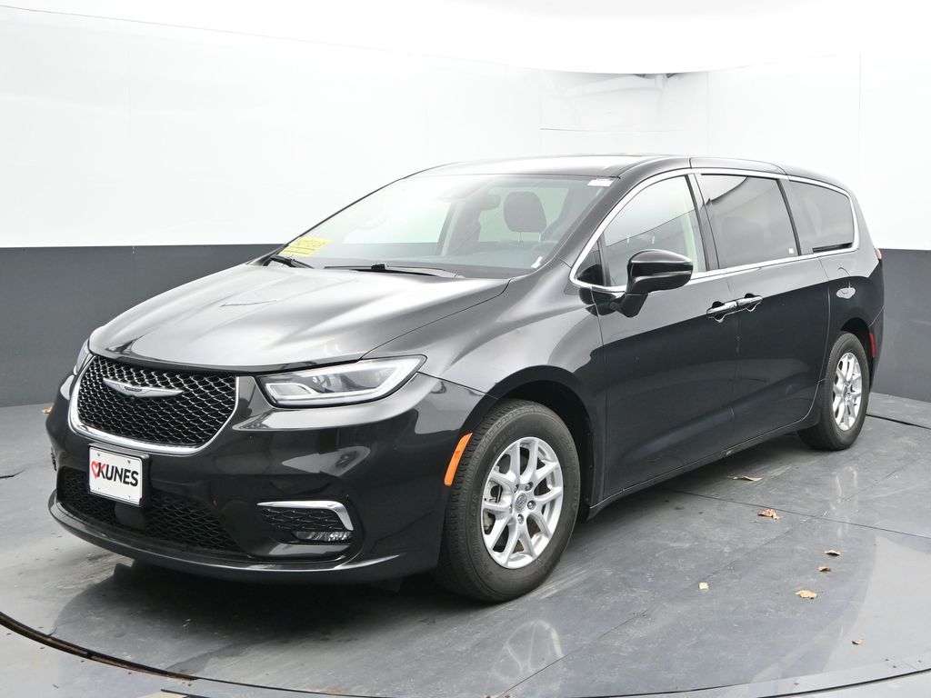 Used 2023 Chrysler Pacifica - photo 5