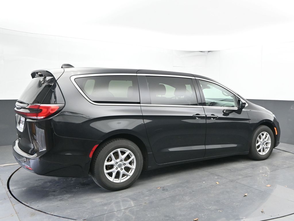 Used 2023 Chrysler Pacifica - photo 9