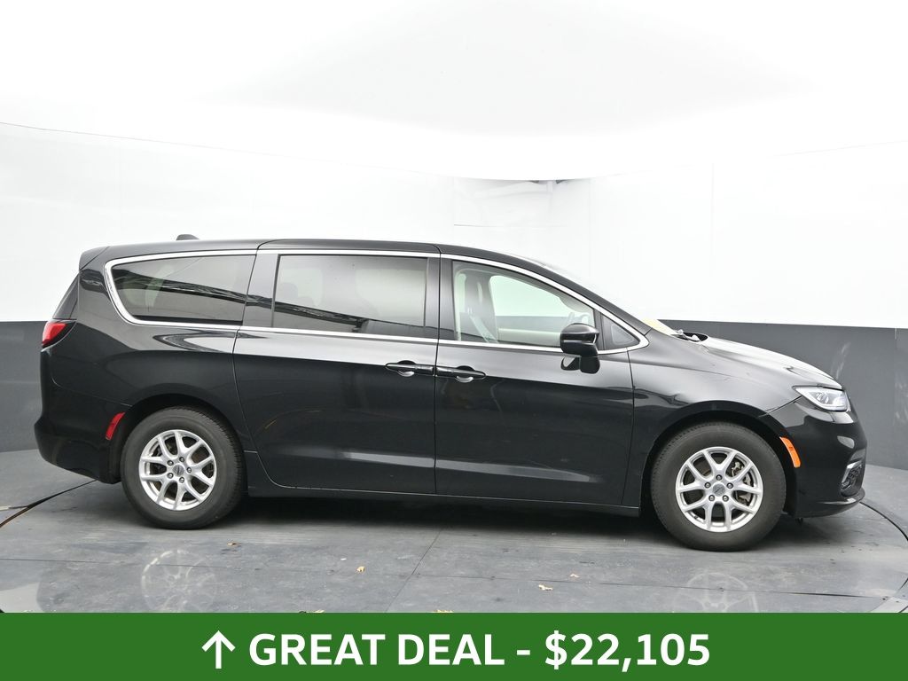 Used 2023 Chrysler Pacifica - photo 11