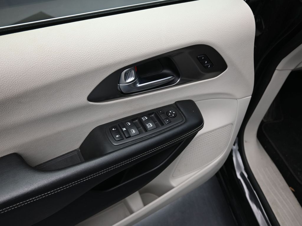 Used 2023 Chrysler Pacifica - photo 15