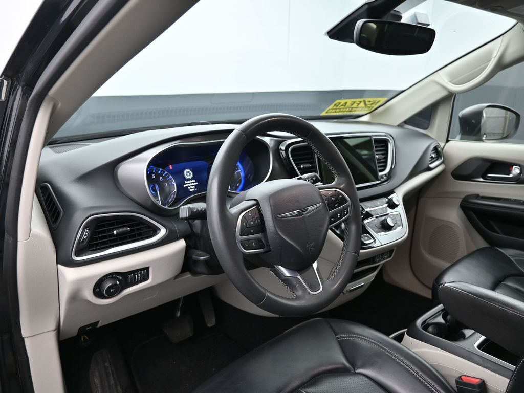 Used 2023 Chrysler Pacifica - photo 16
