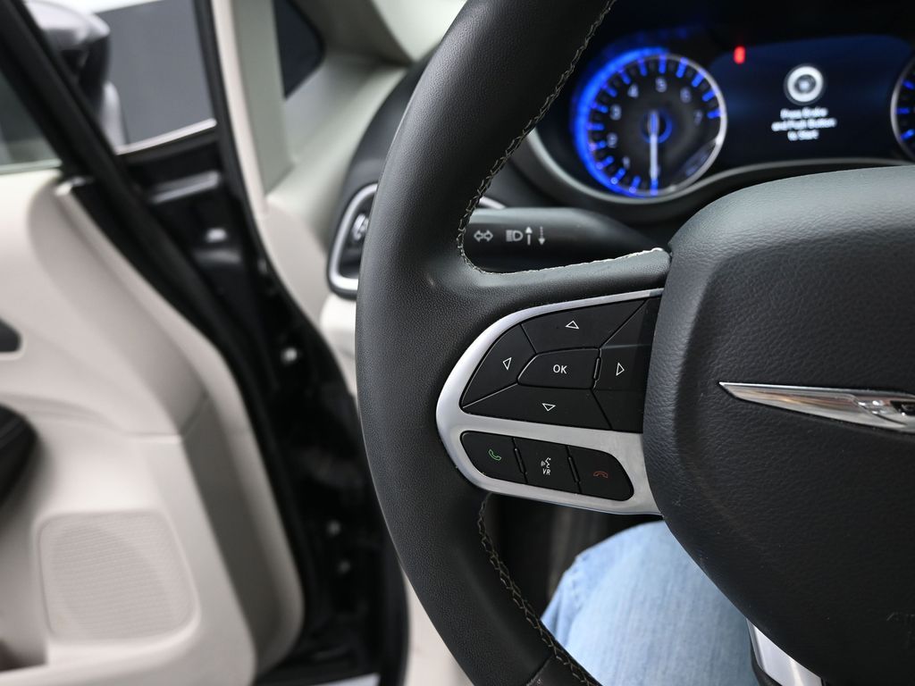 Used 2023 Chrysler Pacifica - photo 22