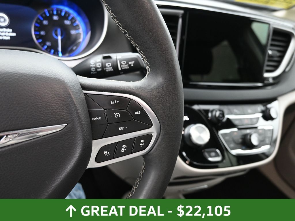 Used 2023 Chrysler Pacifica - photo 25