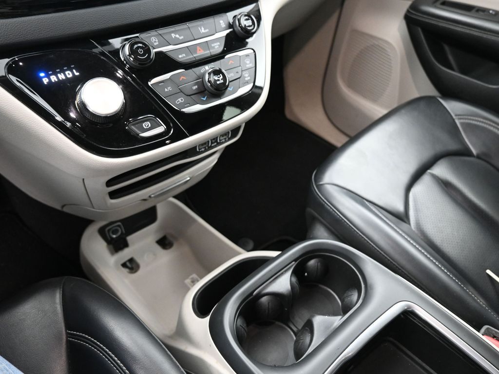 Used 2023 Chrysler Pacifica - photo 28