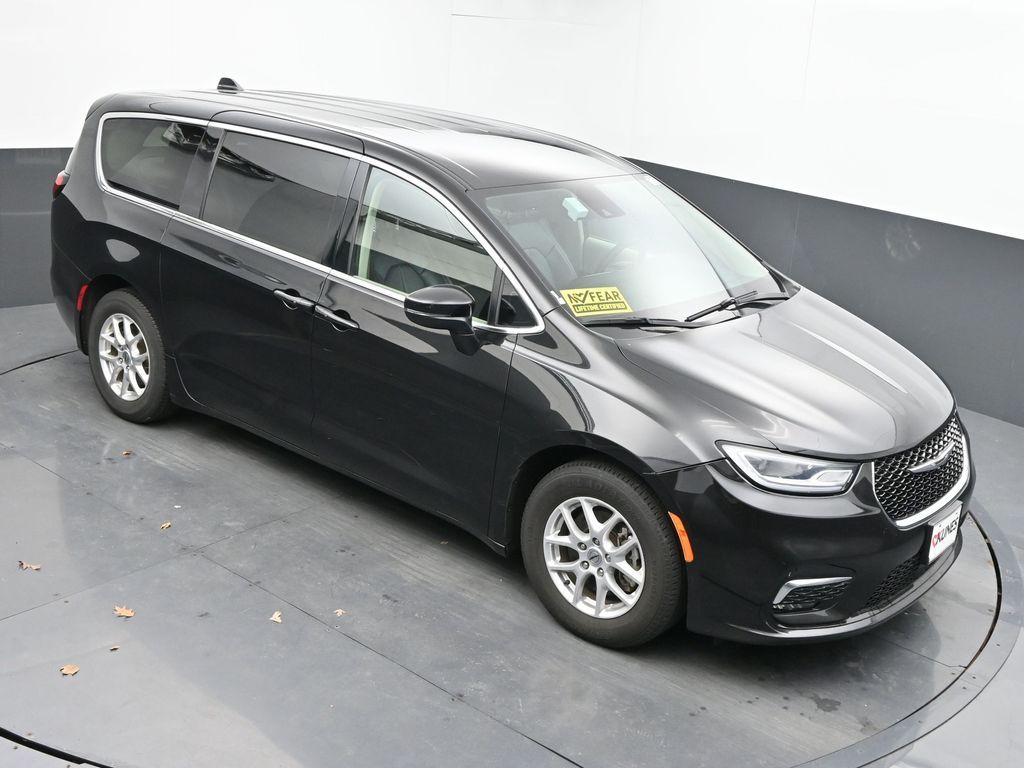 Used 2023 Chrysler Pacifica - photo 30