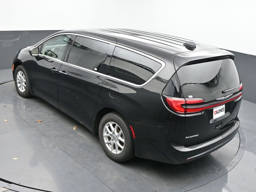 Used 2023 Chrysler Pacifica - photo 34