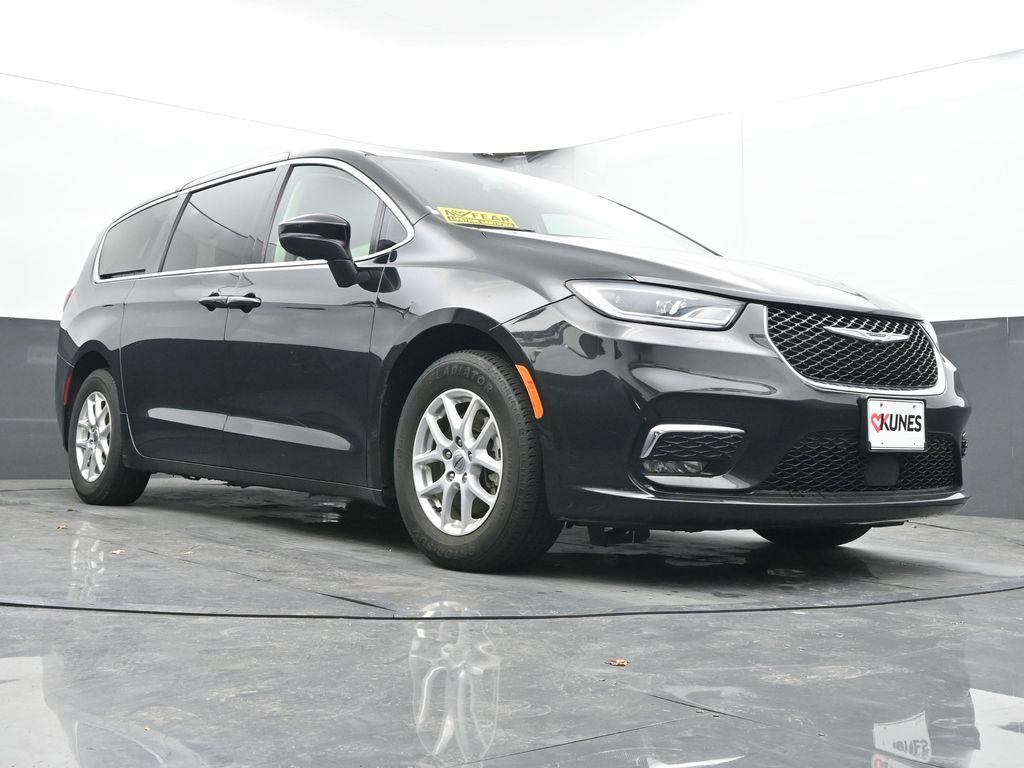 Used 2023 Chrysler Pacifica - photo 38