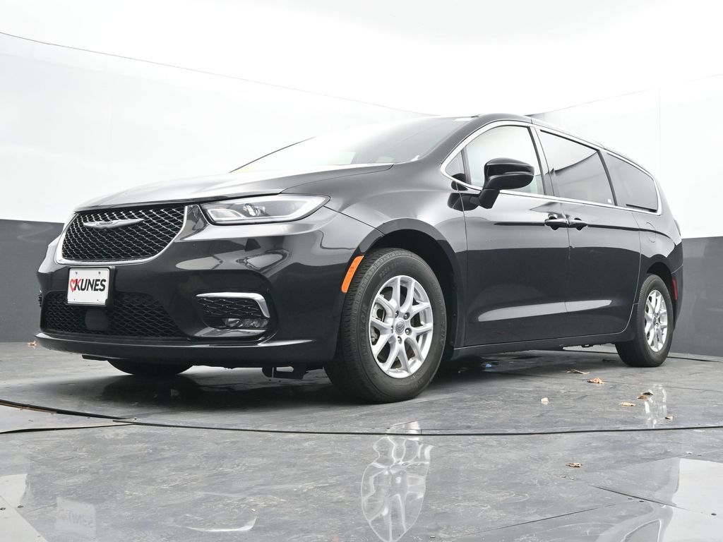 Used 2023 Chrysler Pacifica - photo 40