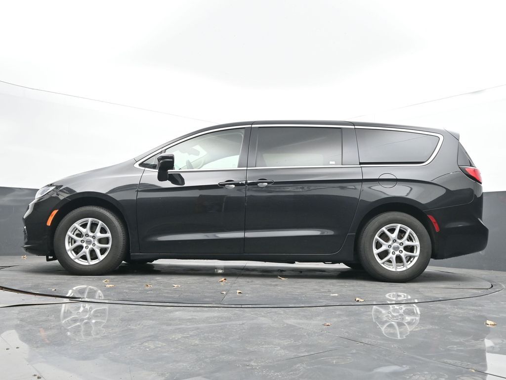 Used 2023 Chrysler Pacifica - photo 41