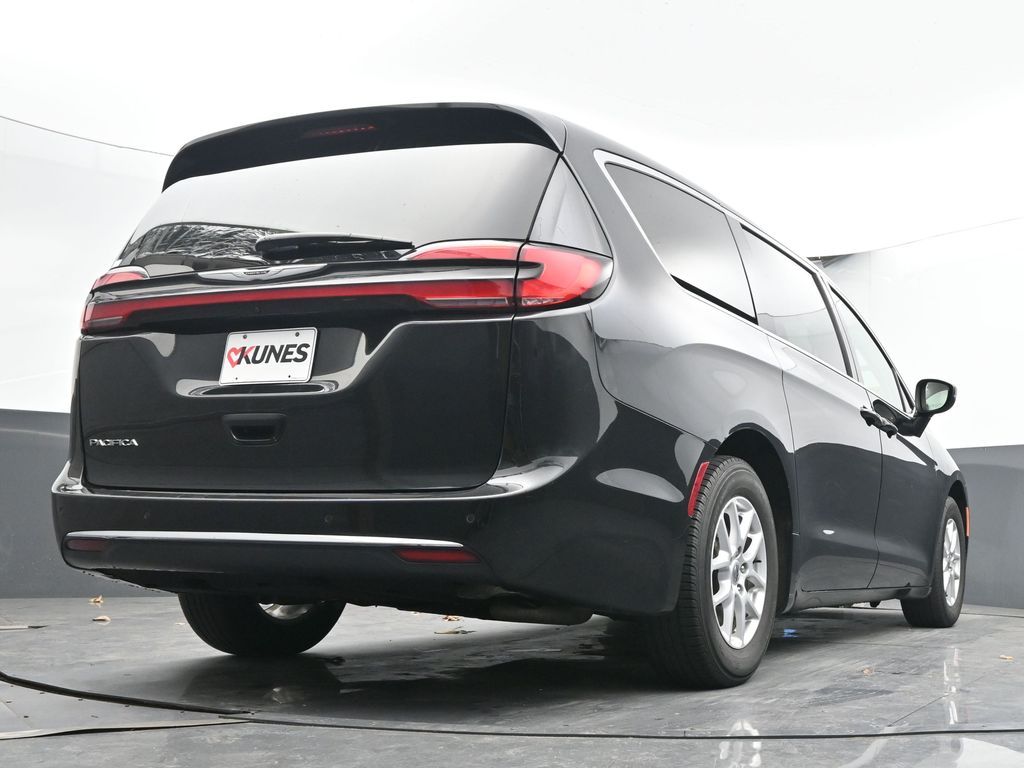 Used 2023 Chrysler Pacifica - photo 43