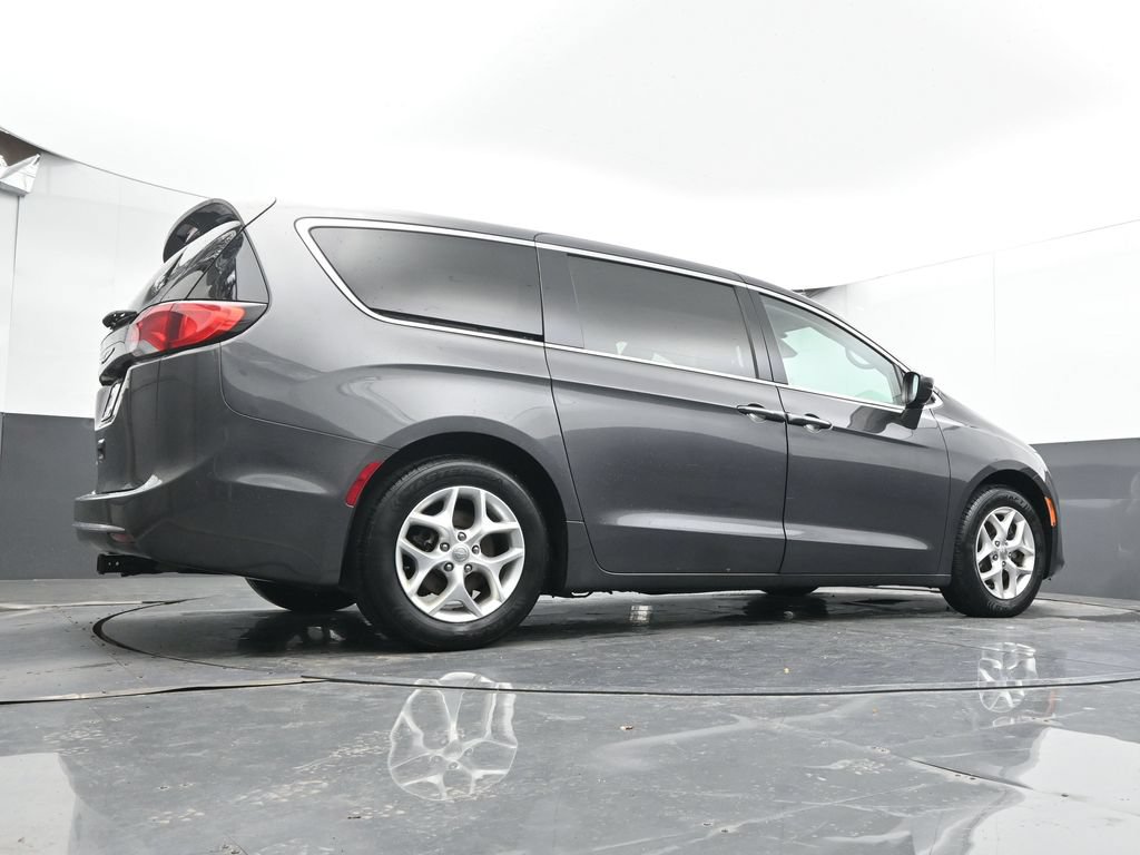Used 2018 Chrysler Pacifica Touring Plus Minivan - photo 22