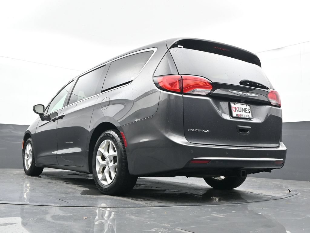 Used 2018 Chrysler Pacifica Touring Plus Minivan - photo 29