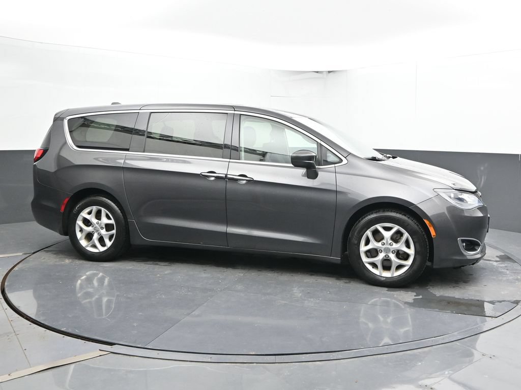 Used 2018 Chrysler Pacifica Touring Plus Minivan - photo 5