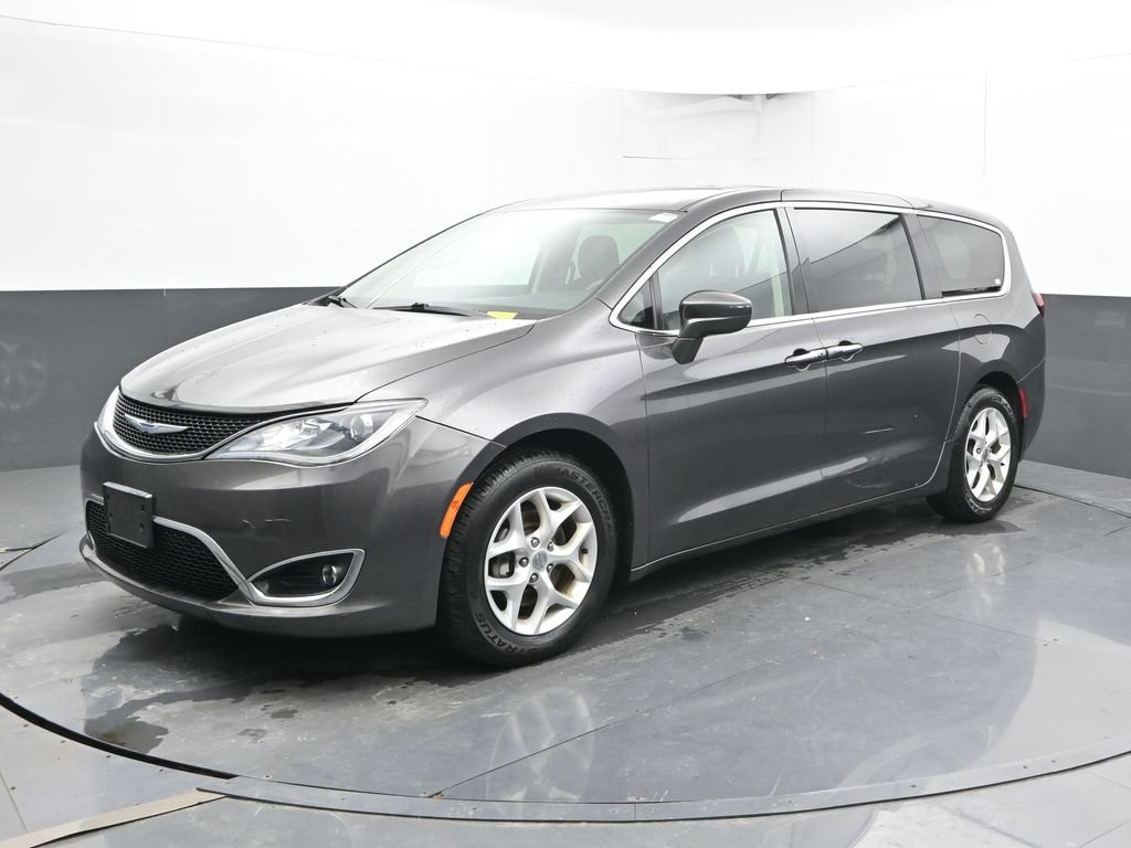 Used 2018 Chrysler Pacifica Touring Plus Minivan - photo 8