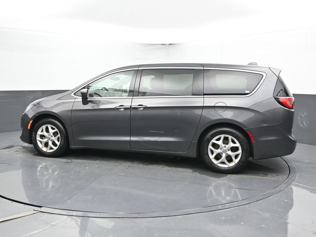 Used 2018 Chrysler Pacifica Touring Plus Minivan - photo 9