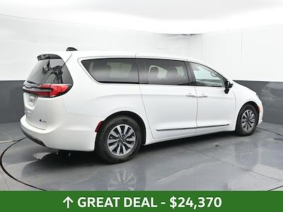 2023 Chrysler Pacifica FWD Minivan for sale #01P2972 - photo 2