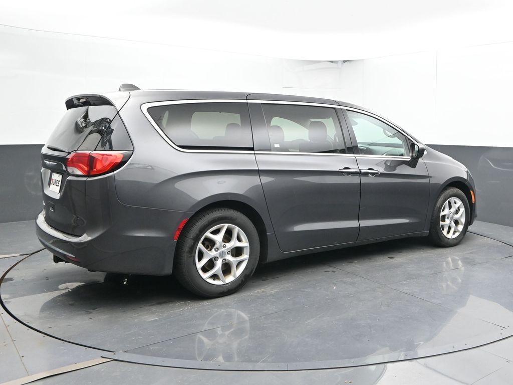 Used 2018 Chrysler Pacifica - photo 5
