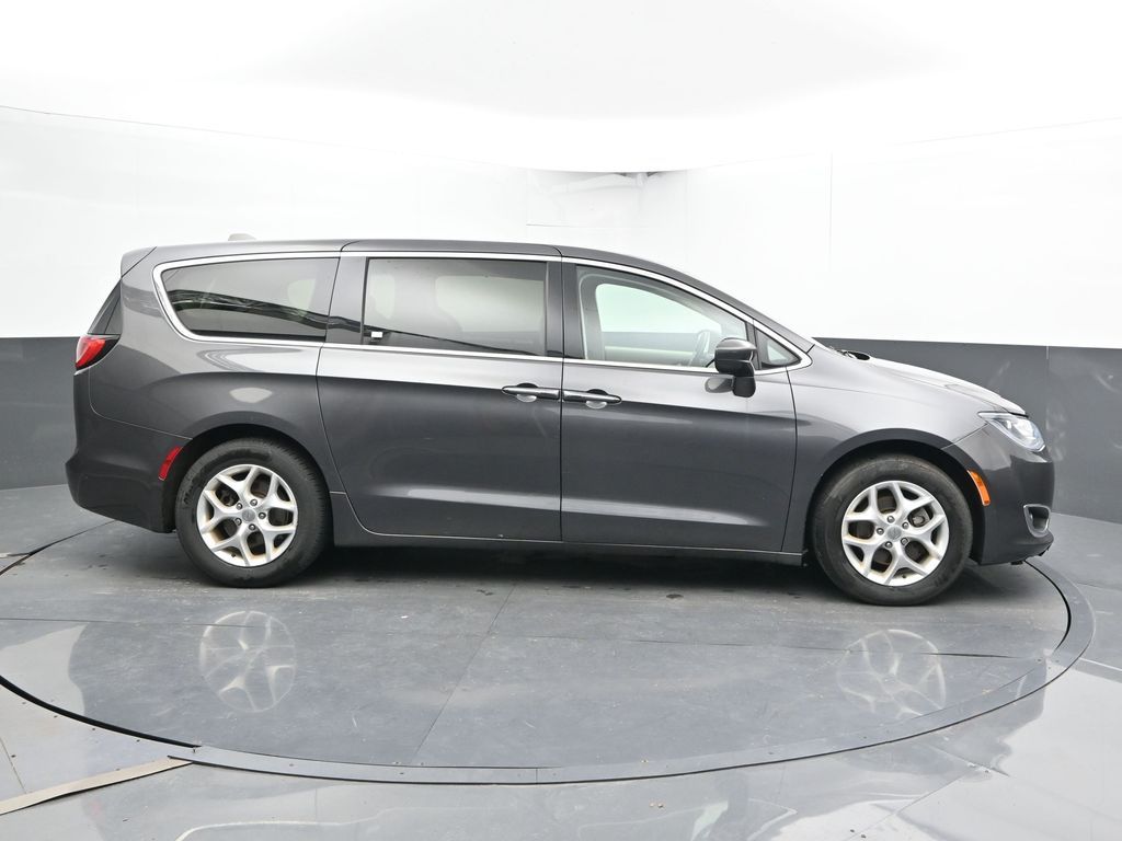 Used 2018 Chrysler Pacifica - photo 6