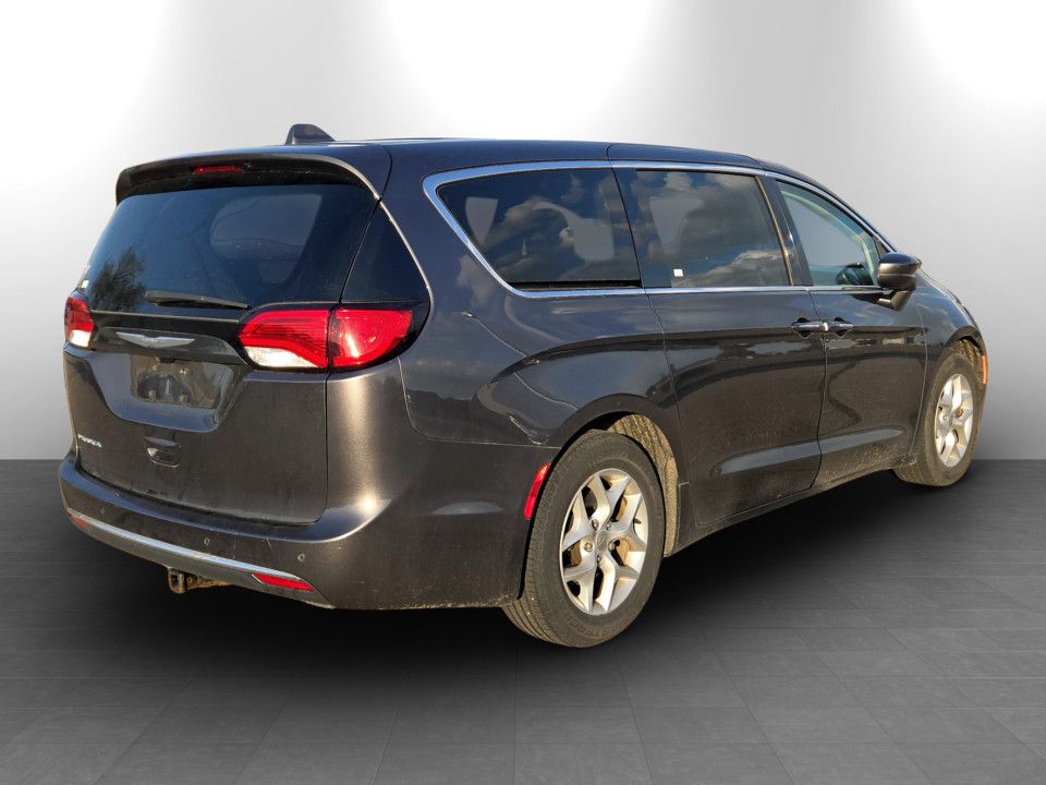 Used 2018 Chrysler Pacifica - photo 8