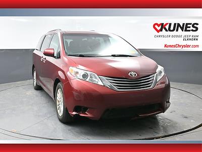 Used 2016 Toyota Sienna - photo 1