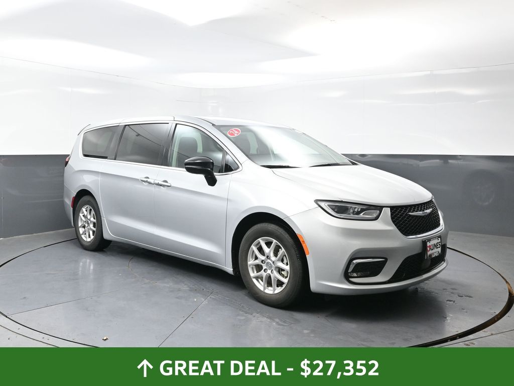 Used 2024 Chrysler Pacifica - photo 7