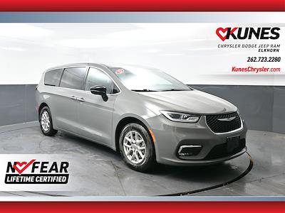 Used 2025 Chrysler Pacifica Select Minivan for sale #05P1981 - photo 1