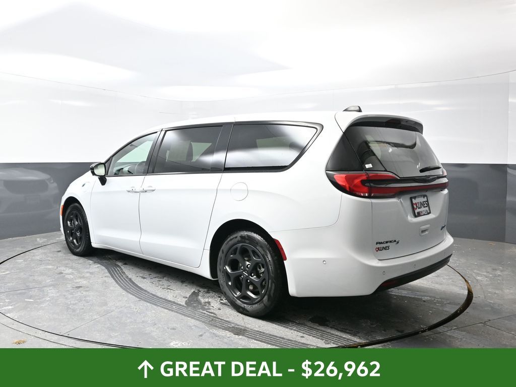 Used 2024 Chrysler Pacifica - photo 15