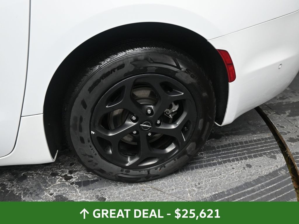 Used 2024 Chrysler Pacifica - photo 18